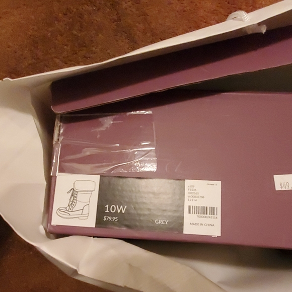 Grey and Pewter Snow boots - Picture 3 of 3